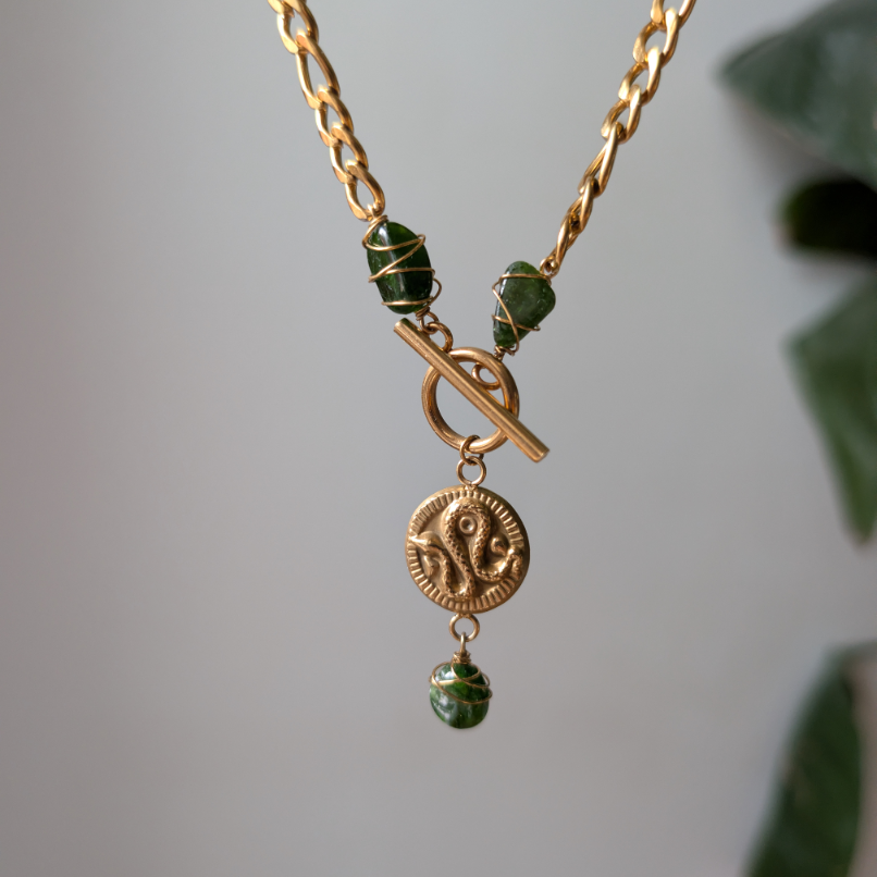 BASILISKA ✦ Kette mit Schlangen-Coin und Diopsid, Edelsteinkette mit Schlangen
