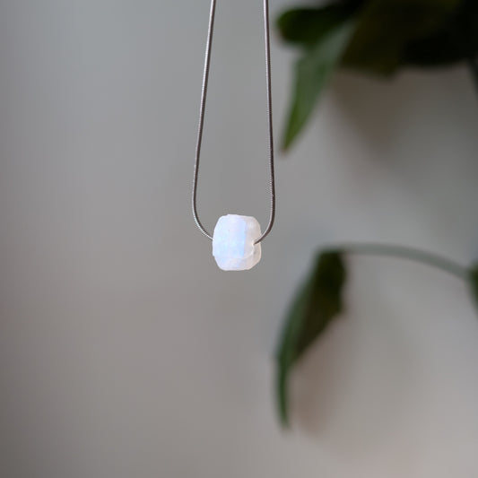 AURA - Halskette mit rohem Mondstein