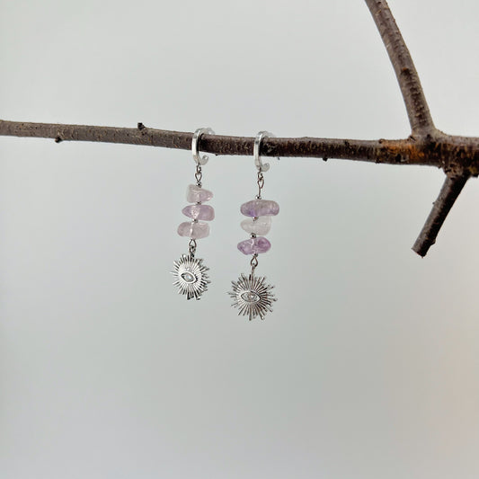 YEVA - Stecker mit Sonnen- und Augenanhänger