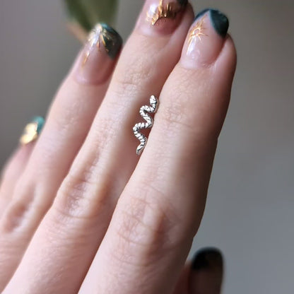 BASILISKA ✦ Stecker mit kleiner Schlange