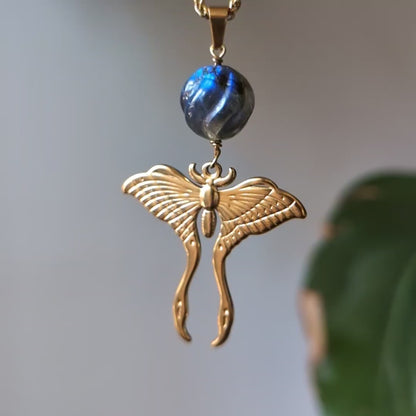 NOCTURNA ✦ Kette mit Labradorit und Luna Motte