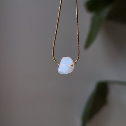 AURA - Halskette mit rohem Mondstein