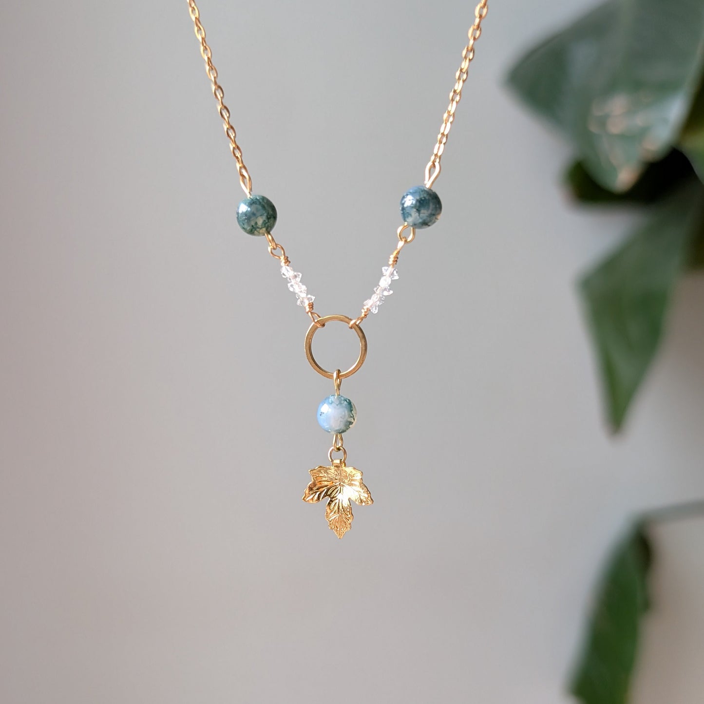 ELOWEN - Kette mit Efeublatt, Moosachat & Herkimer Diamant