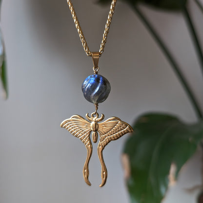 NOCTURNA ✦ Kette mit Labradorit und Luna Motte